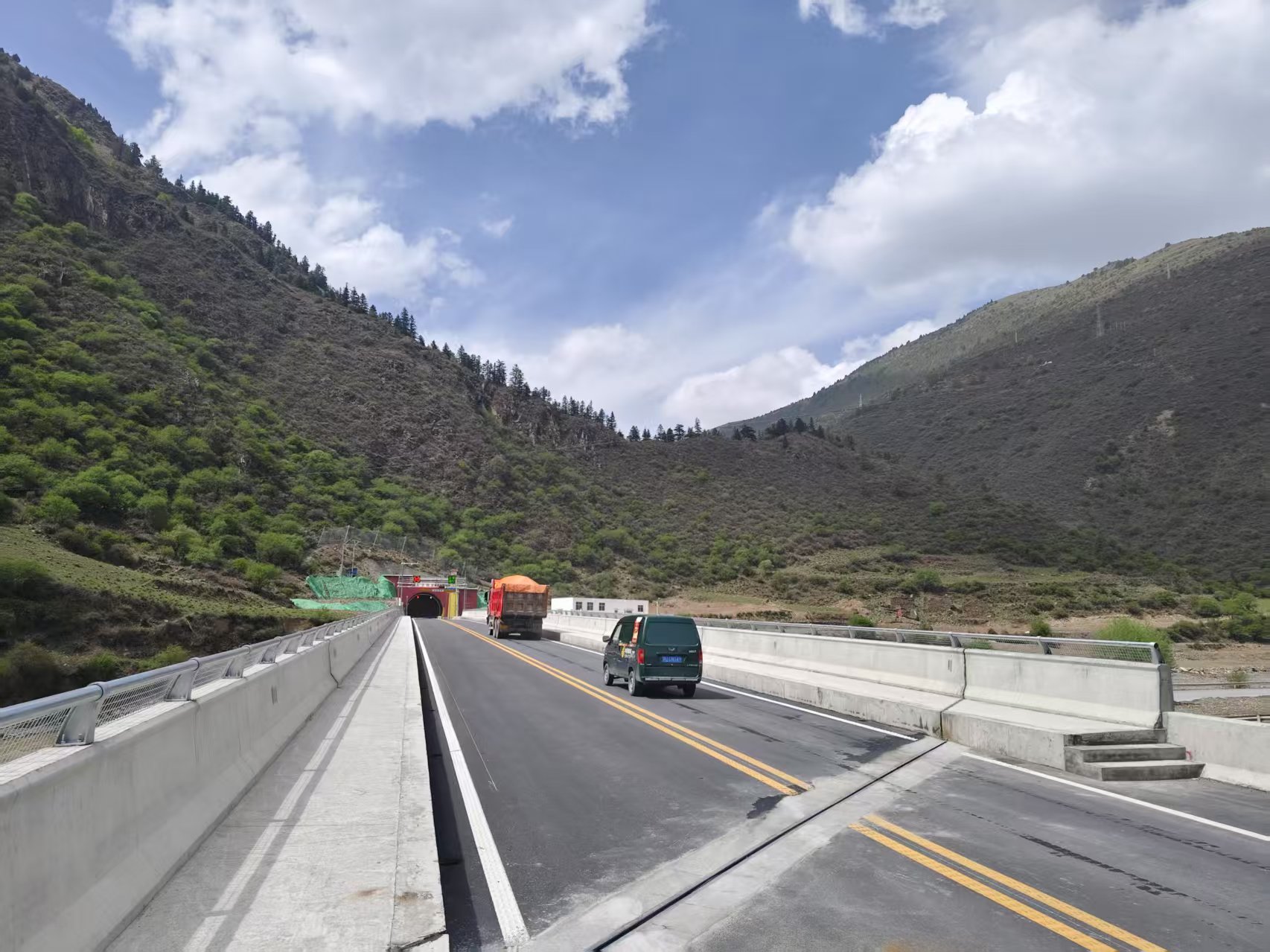 國道227項(xiàng)目正式通車，開啟壤塘交通新格局